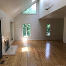 28 Punch Bowl Dr in Westport, CT - Building Photo - Building Photo
