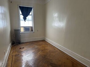 28-18 41st Ave in Queens, NY - Building Photo - Building Photo