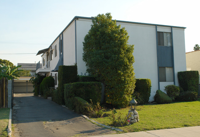 3433 Madera Ave in Los Angeles, CA - Foto de edificio - Building Photo