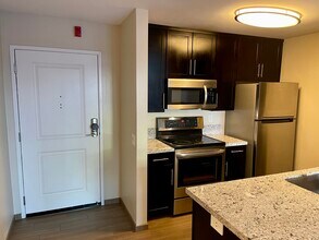 6400 Christie Ave, Unit 2119 in Emeryville, CA - Building Photo - Building Photo