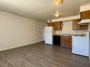 429 NE Silverwood Pl in Grants Pass, OR - Building Photo - Building Photo