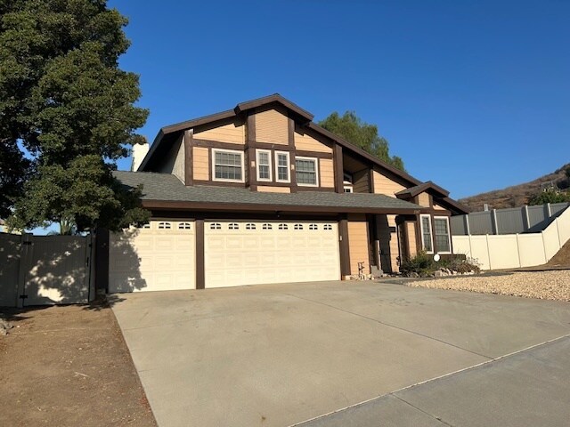 5947 Helmcrest Dr in Riverside, CA - Building Photo