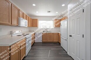 3502 S Chaparral Rd in Apache Junction, AZ - Building Photo