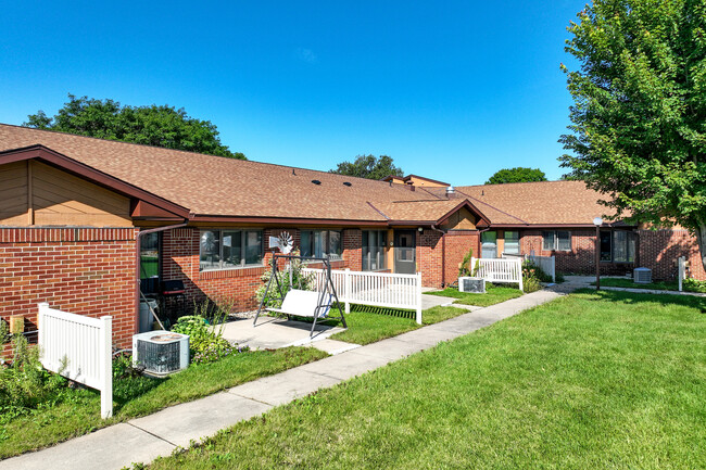 Westview Village (55+ Community) in Willmar, MN - Foto de edificio - Building Photo