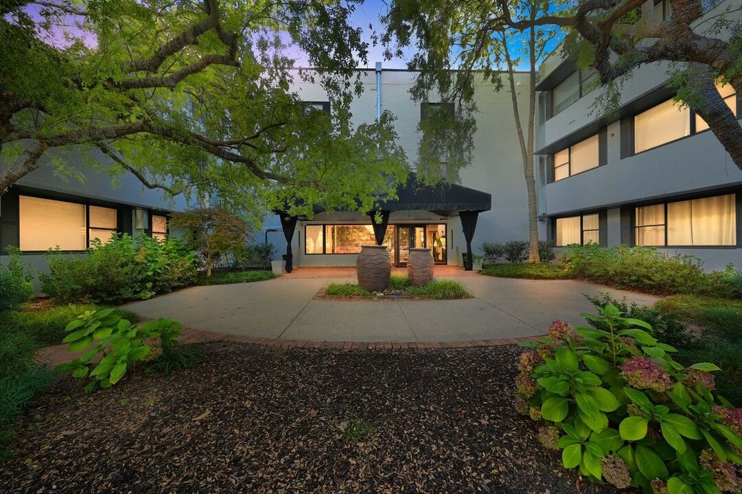 3645 Peachtree Rd NE in Atlanta, GA - Building Photo