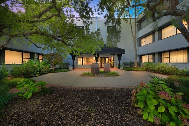 3645 Peachtree Rd NE