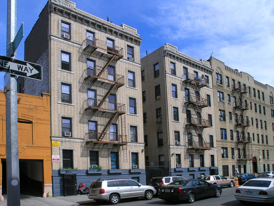 2342 Ryer Ave in Bronx, NY - Foto de edificio