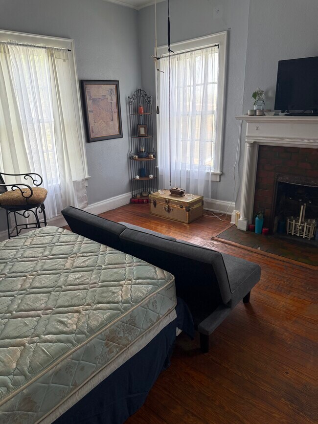 311 Sycamore St, Unit APT B UTILITIES INCLUDED