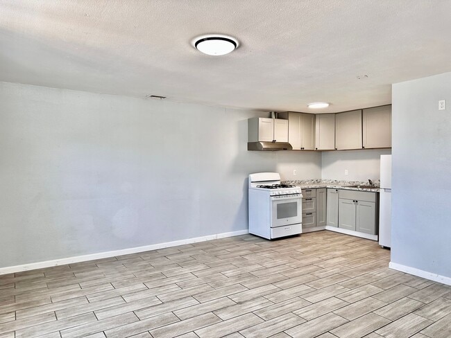 27390 Alessandro Blvd in Moreno Valley, CA - Building Photo - Building Photo