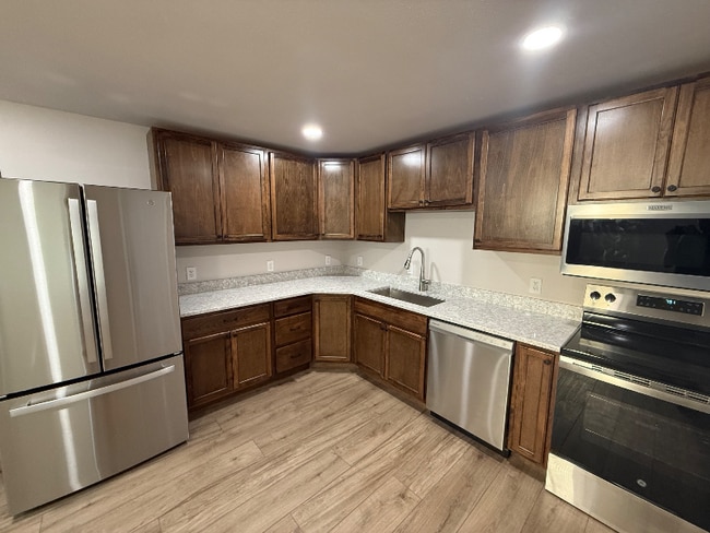 617 S Hastings Way in Eau Claire, WI - Building Photo - Building Photo