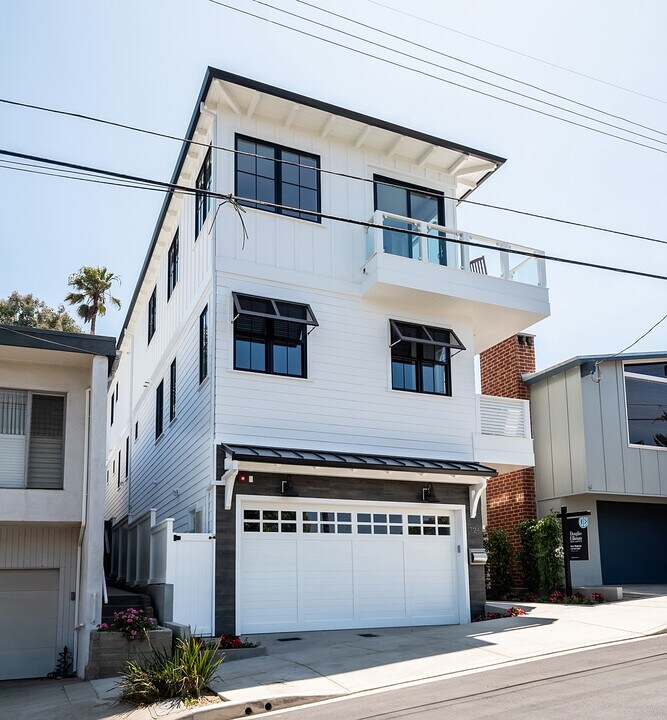 724 13th St in Manhattan Beach, CA - Building Photo