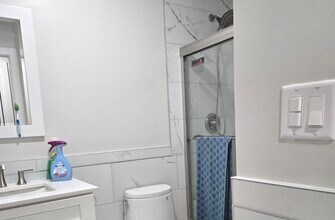 1426 W Inverrary Ln in Deerfield, IL - Building Photo - Building Photo