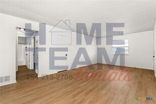 1005 Eastside Dr in Killeen, TX - Building Photo