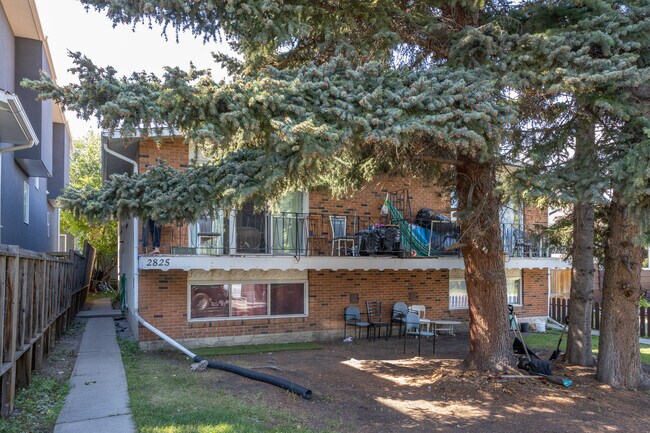 2823 40 St SW in Calgary, AB - Building Photo - Building Photo