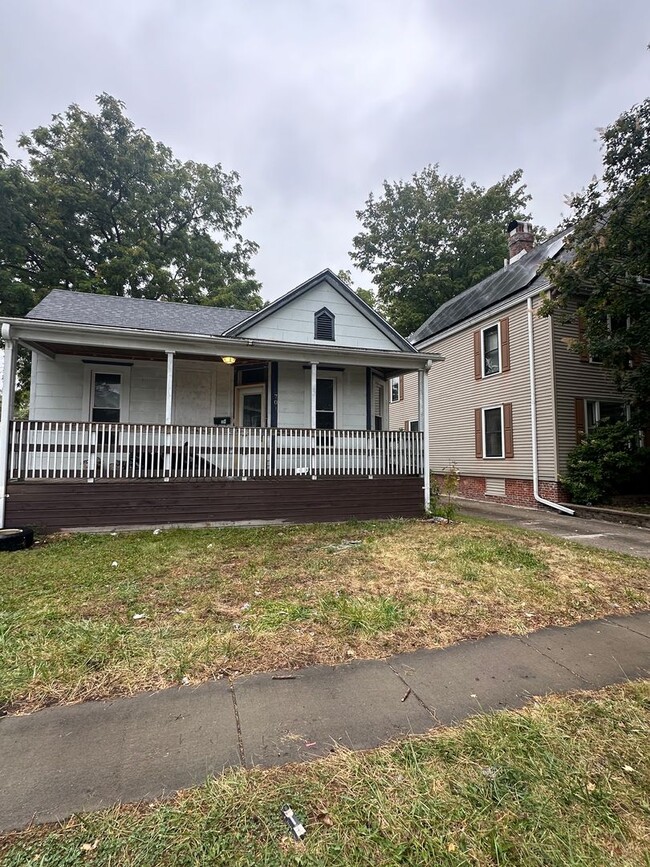 property at 701 S MacArthur Blvd