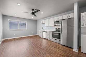 The Courtyards at Lower Greenville in Dallas, TX - Building Photo - Interior Photo