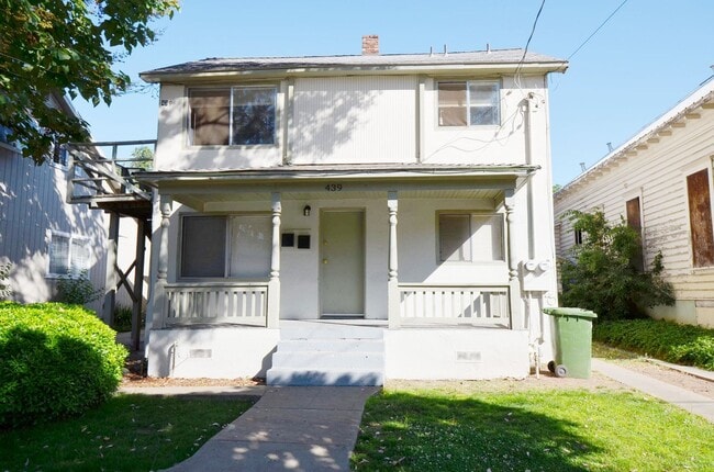 property at 439 W 7th St