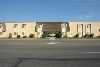 Visalia Gardens Apartments in Visalia, CA - Building Photo - Building Photo