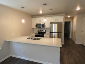 11520 Keystone Cir in Oklahoma City, OK - Building Photo - Building Photo