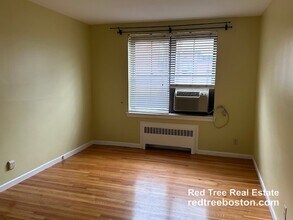 55 Harvard Ave, Unit 6 in Brookline, MA - Foto de edificio - Building Photo