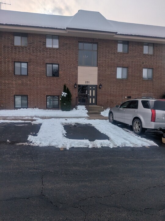 201 E Janata Blvd in Lombard, IL - Building Photo