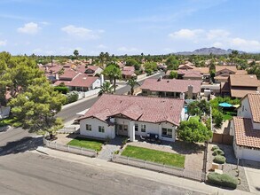 5623 E Claire Dr in Scottsdale, AZ - Foto de edificio - Building Photo