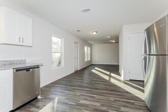 15689 Briar Frst Dr in Cut And Shoot, TX - Building Photo - Building Photo