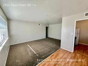 2944 Peachtree Dr in Stockton, CA - Building Photo - Building Photo