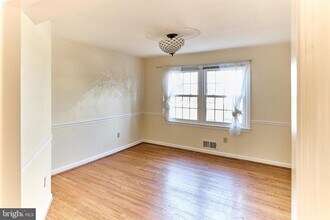 2423 Falls Pl Ct in Falls Church, VA - Building Photo - Building Photo