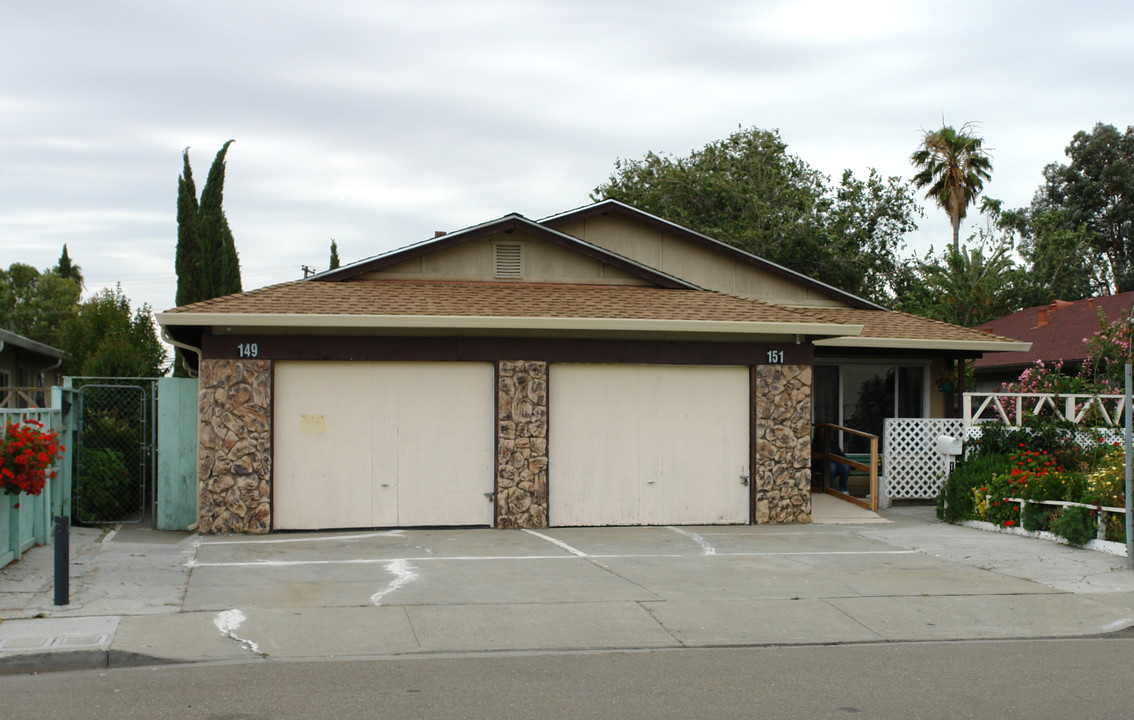 149-151 El Dorado Dr in Pittsburg, CA - Building Photo