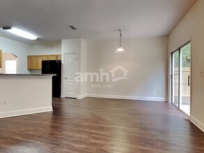 2510 Victoria Point Dr in Jacksonville, FL - Foto de edificio - Building Photo