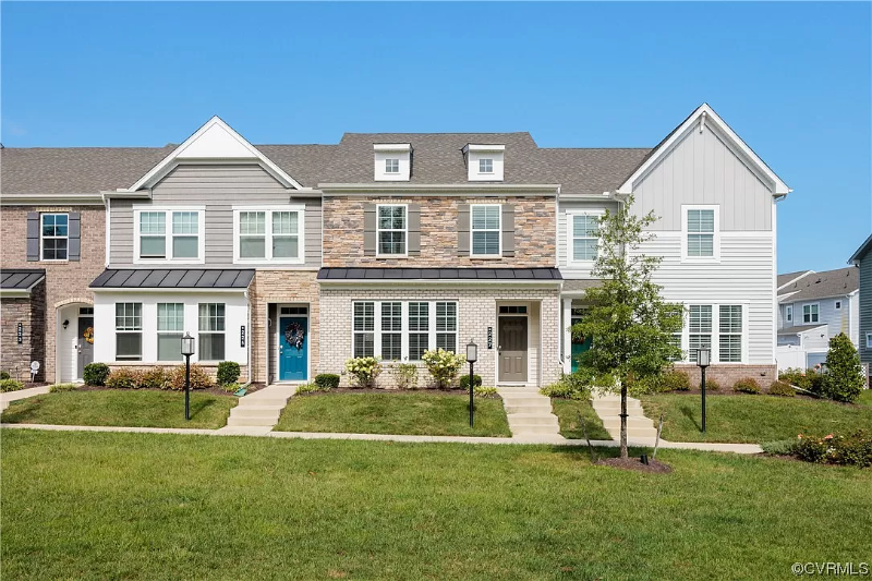 227 Hanging Fern Alley in Glen Allen, VA - Foto de edificio