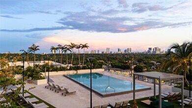 1770 S Young Cir in Hollywood, FL - Building Photo - Building Photo