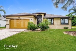 126 NE 17th Ave in Cape Coral, FL - Building Photo