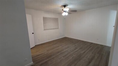 113 Harper Ct in Grand Prairie, TX - Foto de edificio - Building Photo