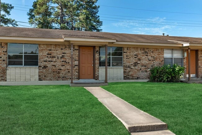 Redland Ridge Apartments in Lufkin, TX - Building Photo - Building Photo