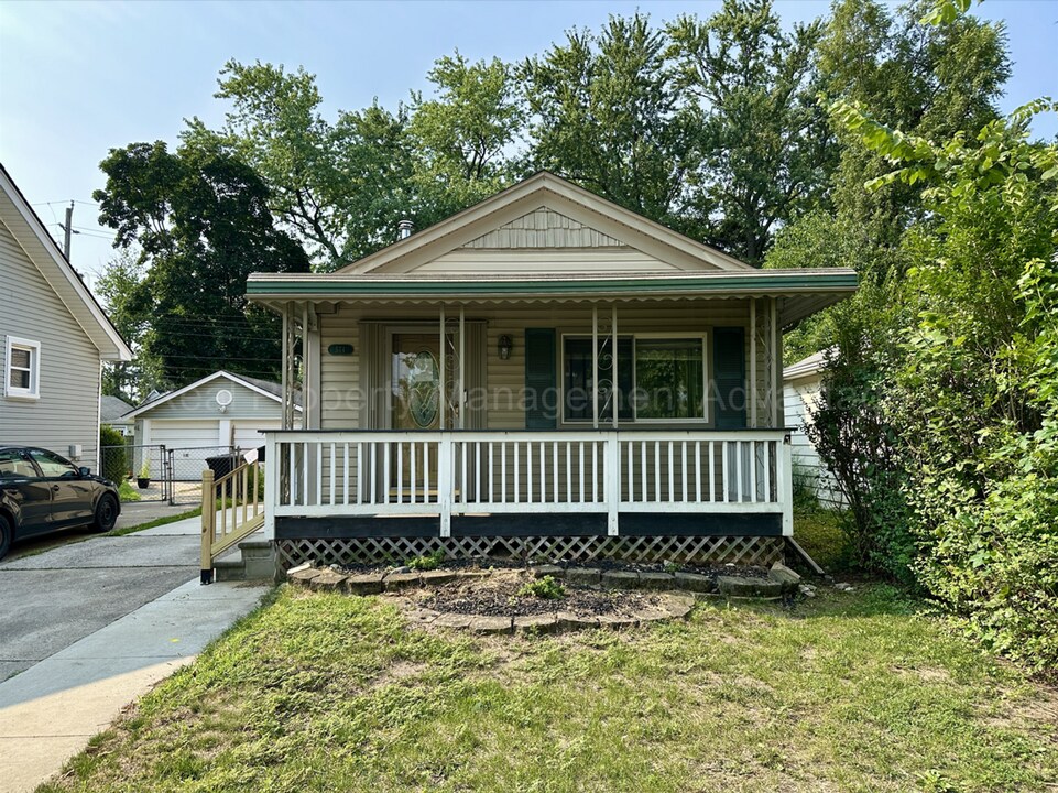 574 Ardmore Dr in Ferndale, MI - Building Photo