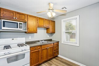 2925 E Maplewood Dr in Wichita, KS - Building Photo - Building Photo