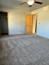 1715 Dainesway Dr in Valparaiso, IN - Foto de edificio - Building Photo