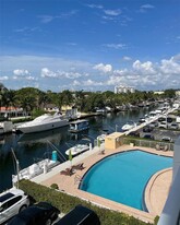 2020 NE 135th St in North Miami, FL - Building Photo