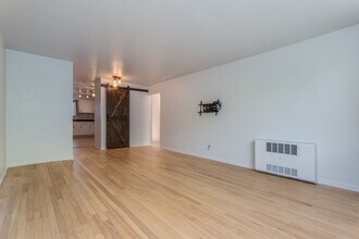 1005 Madison St, Unit 405 in Evanston, IL - Building Photo - Building Photo