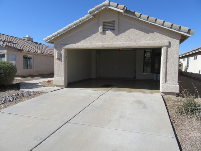 2233 W Catalina View Dr in Tucson, AZ - Foto de edificio - Building Photo