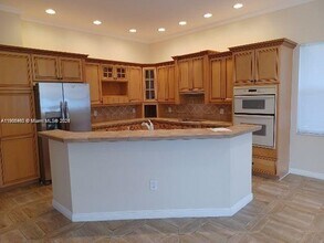 6539 Stonehurst Cir in Greenacres, FL - Building Photo - Building Photo