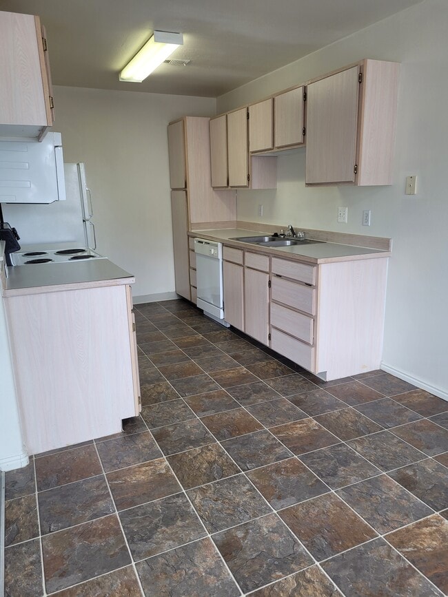 property at 451 N 7th E