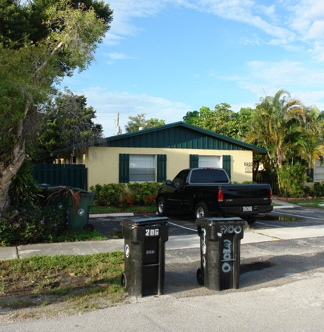 204-250 SE 22nd St in Fort Lauderdale, FL - Building Photo - Building Photo