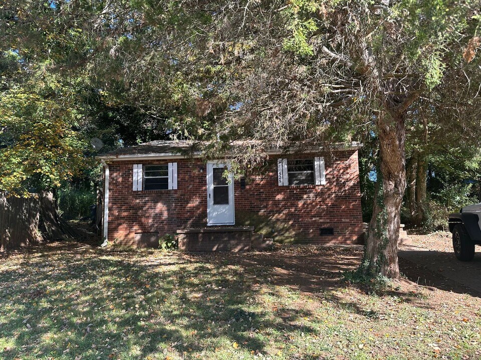 525 N Graham Ave in Winston-Salem, NC - Building Photo