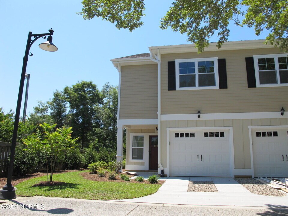 1214 Inman Park Ln in Wilmington, NC - Building Photo