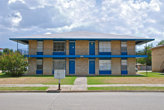 3024 Tudor Ln in Irving, TX - Foto de edificio - Building Photo