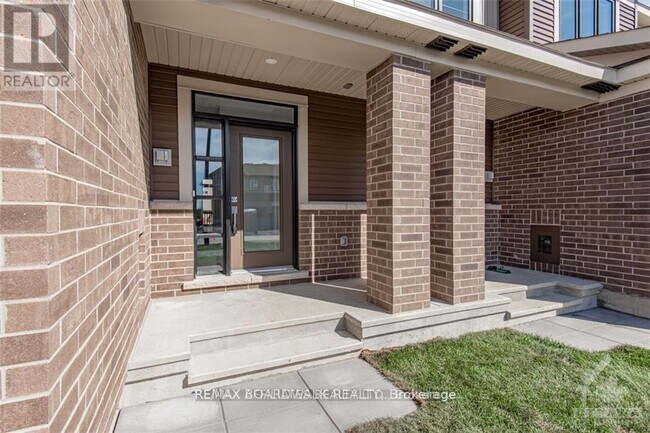 813 Dynasty St in Ottawa, ON - Building Photo - Building Photo
