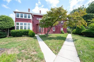 157 Carrington Ave-Unit -2R in Woonsocket, RI - Building Photo - Building Photo